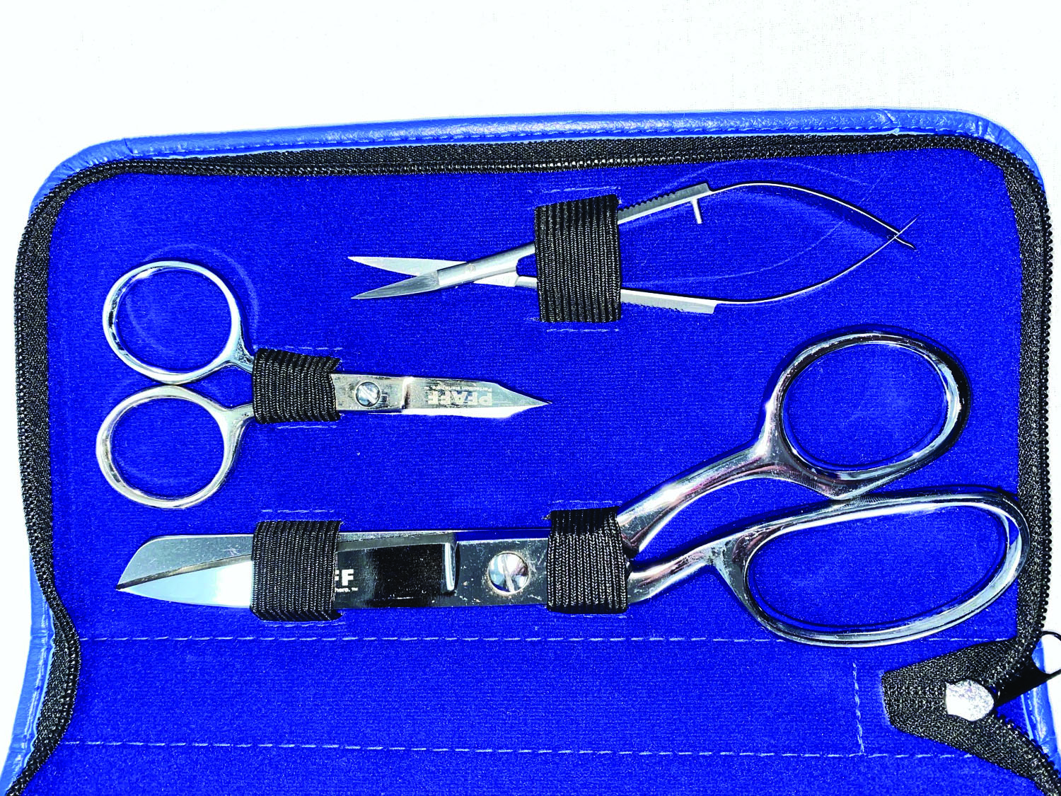 pfaff scissors case open